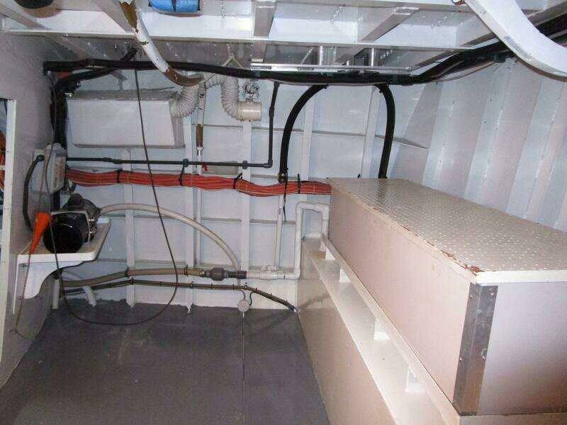 New Lazarette to Stbd. 