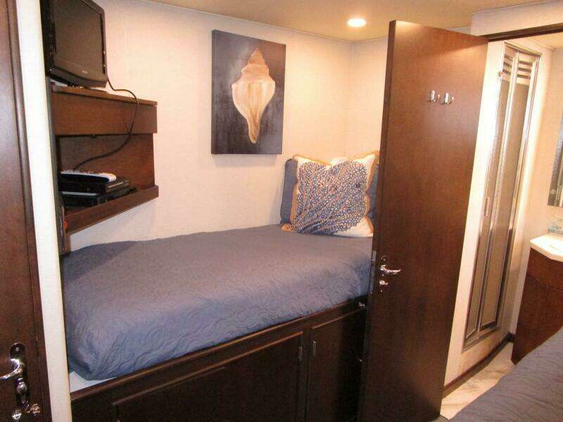 Starboard Guest Cabin Inboard 