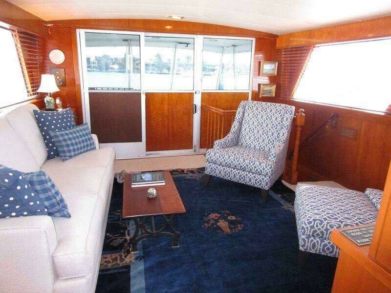 Salon Looking Aft  