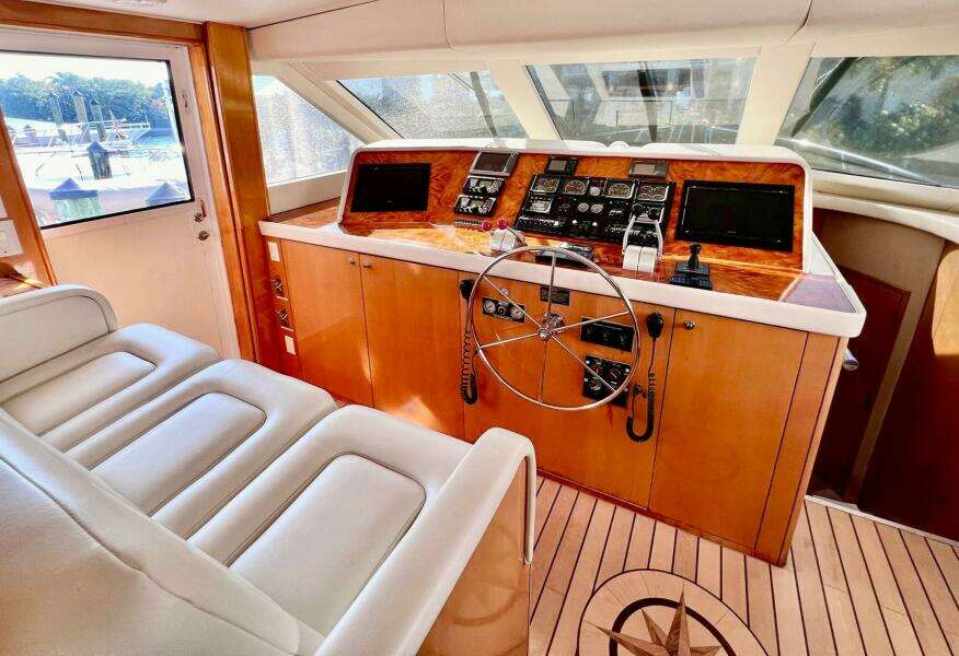 KRISTIN LEE 75’ - Main Deck Helm