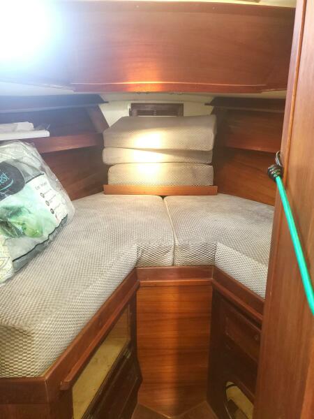 33' 1987 Cape Dory 330