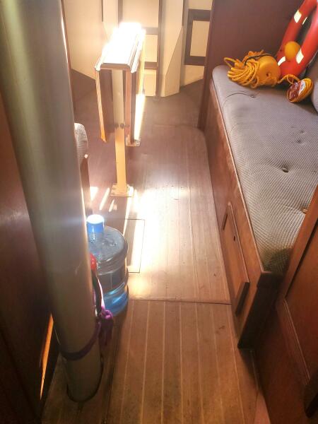 33' 1987 Cape Dory 330