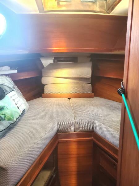 33' 1987 Cape Dory 330