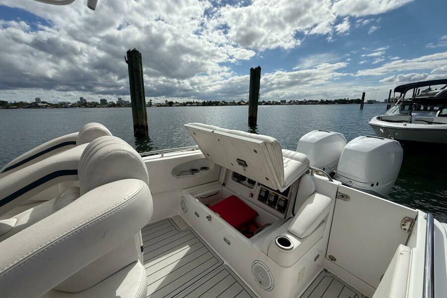 33' 2015 Airship 330