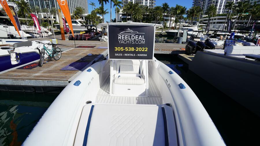 33' 2015 Airship 330