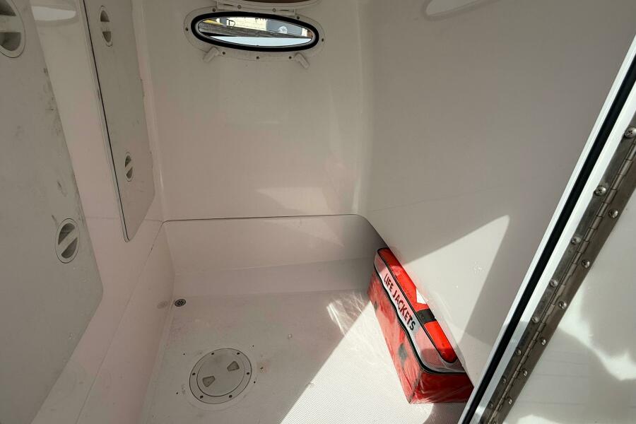 33' 2015 Airship 330