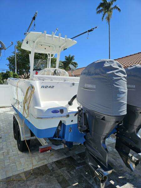 24ft Robalo Yacht For Sale