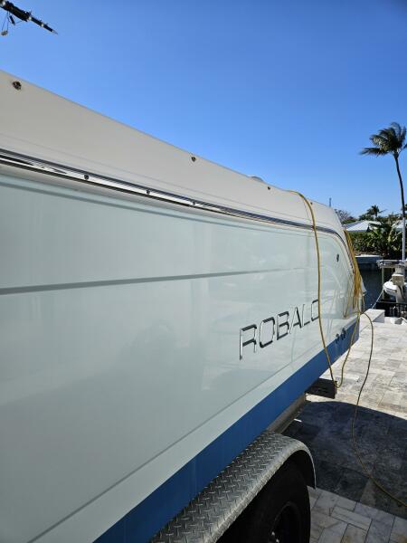 24' 2017 Robalo 