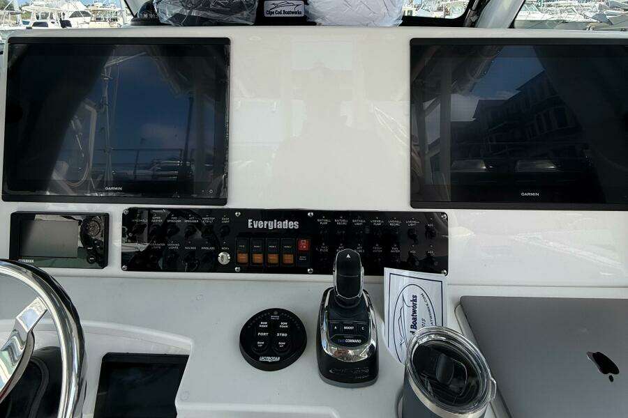 All In 35ft Everglades Yacht For Sale
