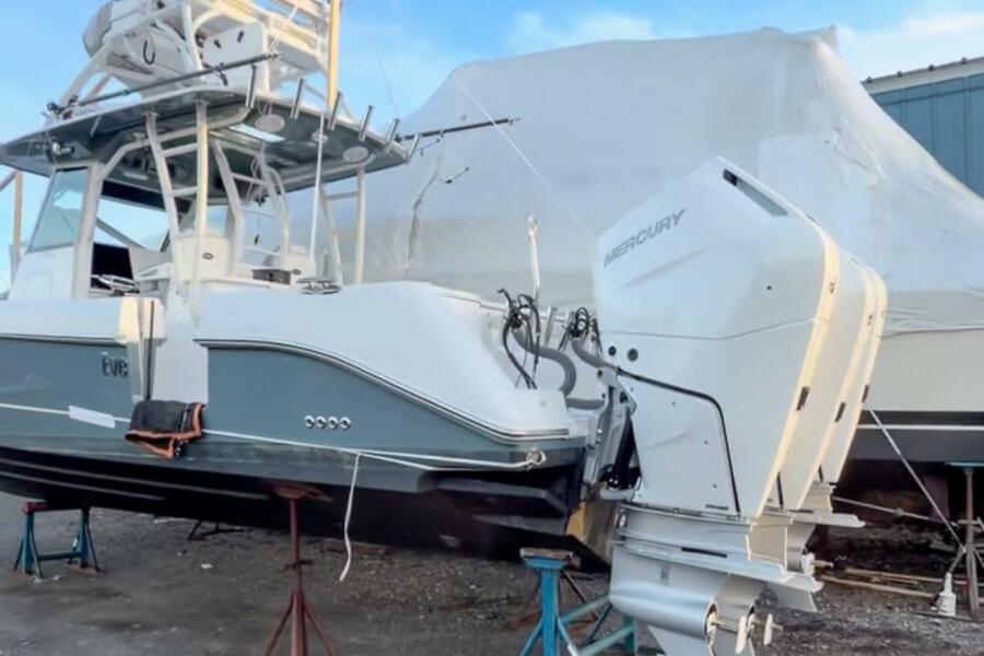 35' 2017 Everglades 355 CC