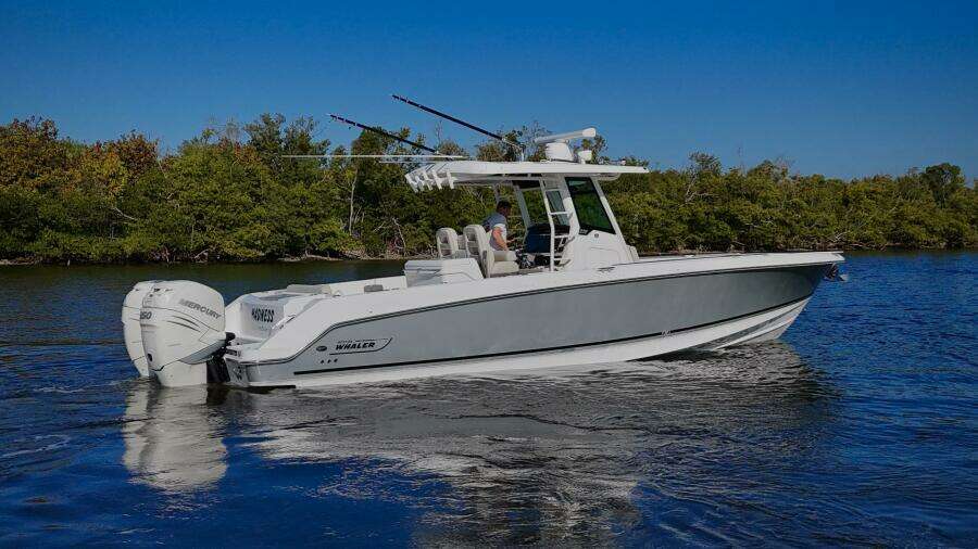 2018 Boston Whaler 330 Outrage - Profile 