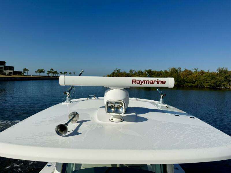 2018 Boston Whaler 330 Outrage