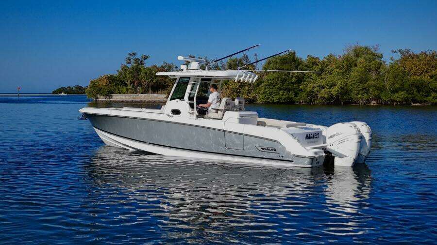 2018 Boston Whaler 330 Outrage - Profile 