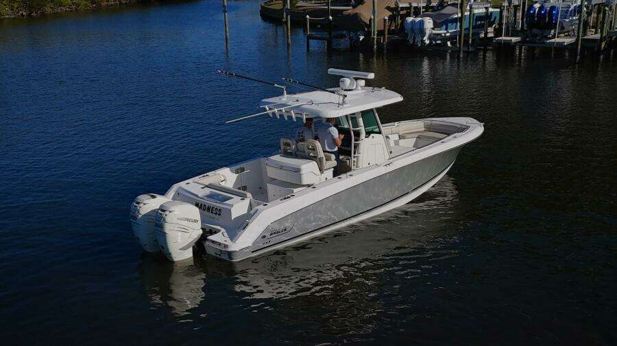 2018 Boston Whaler 330 Outrage - Profile 
