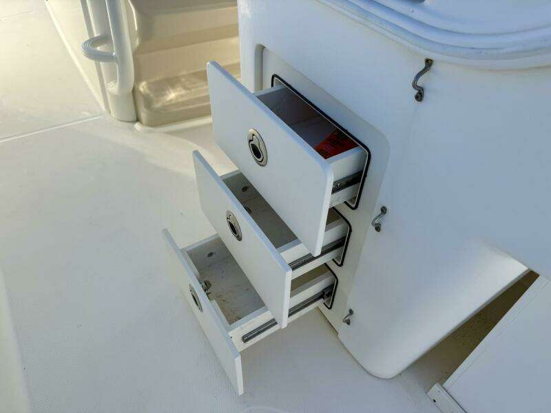 2018 Boston Whaler 330 Outrage 