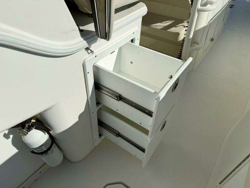 2018 Boston Whaler 330 Outrage 