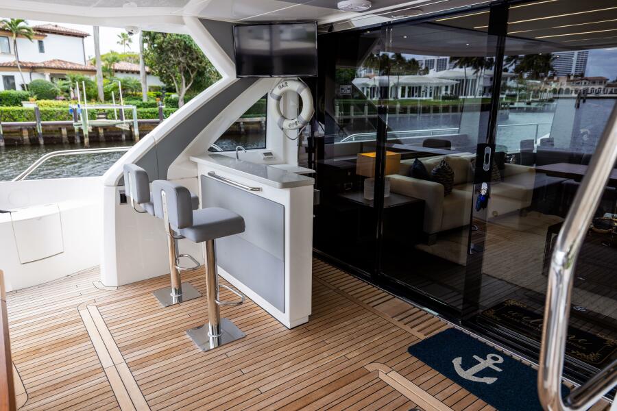 76' 2019 Sunseeker 76