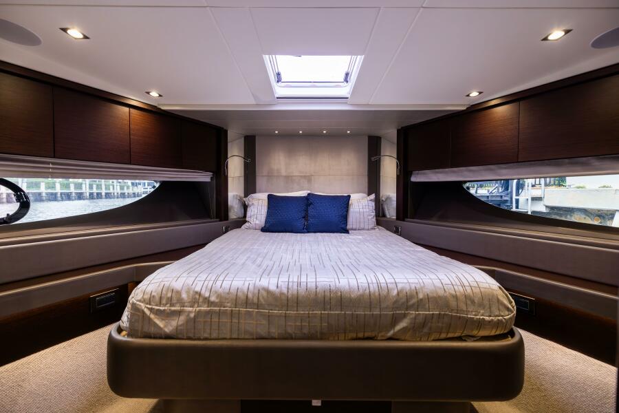 76' 2019 Sunseeker 76