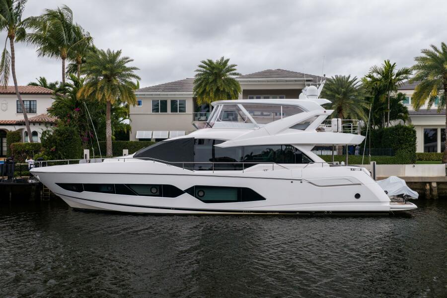 76' 2019 Sunseeker 76