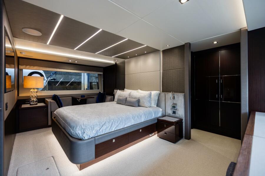 76' 2019 Sunseeker 76