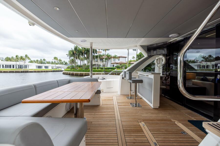 76' 2019 Sunseeker 76