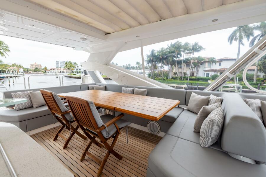 76' 2019 Sunseeker 76
