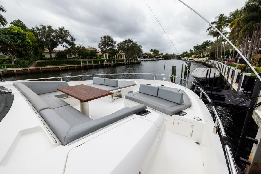 76' 2019 Sunseeker 76