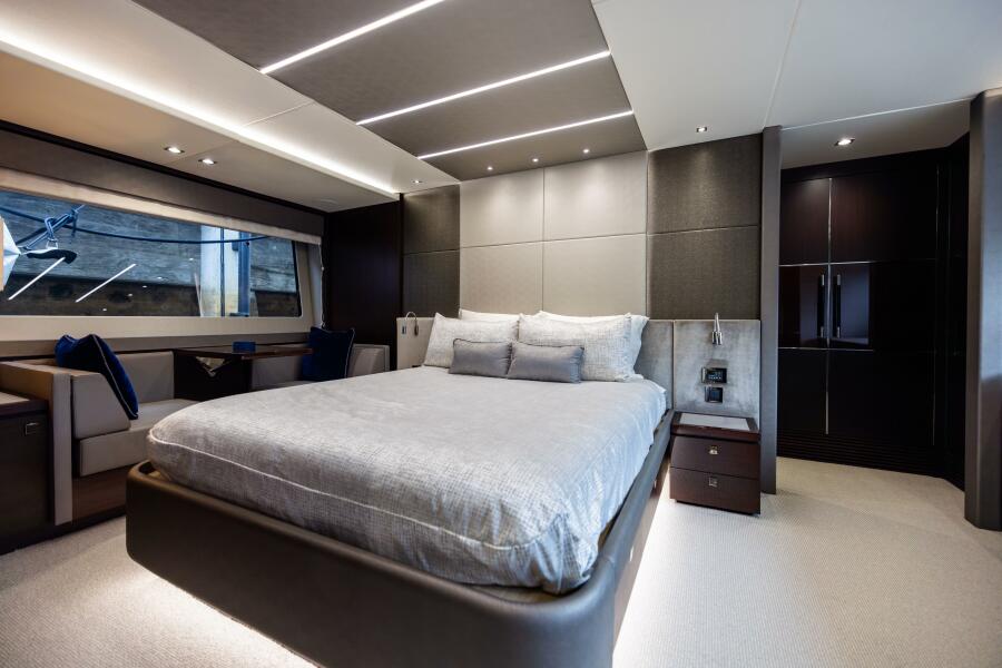 76' 2019 Sunseeker 76