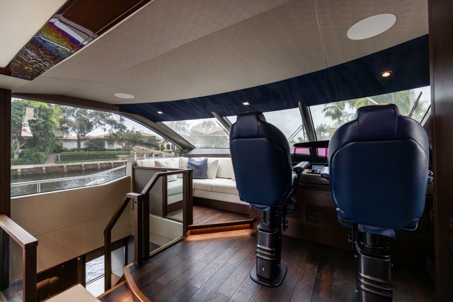 76' 2019 Sunseeker 76