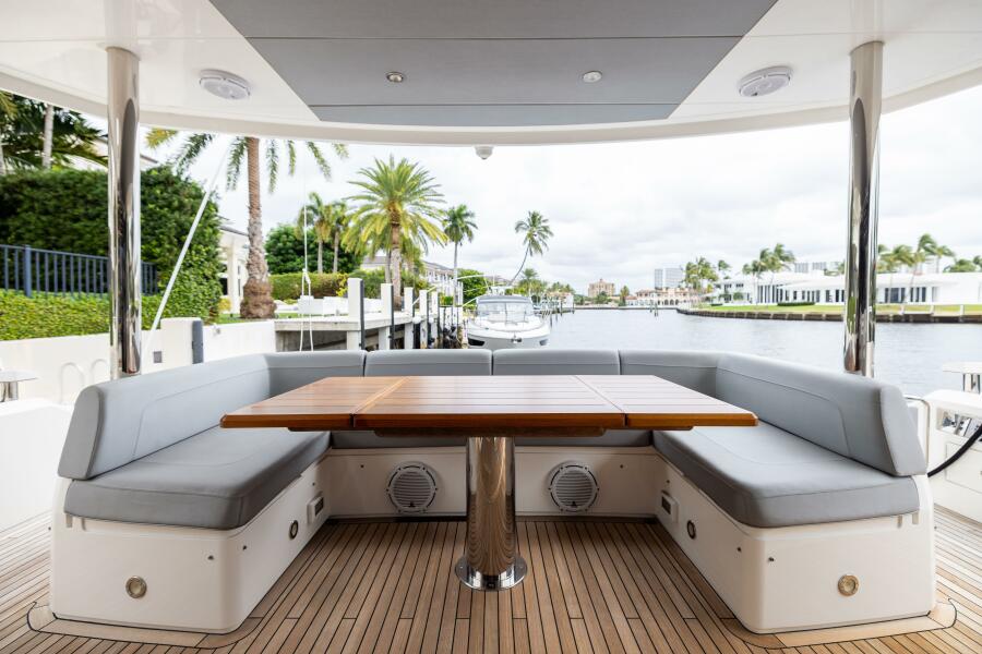 76' 2019 Sunseeker 76