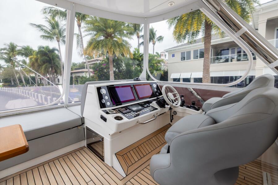 76' 2019 Sunseeker 76