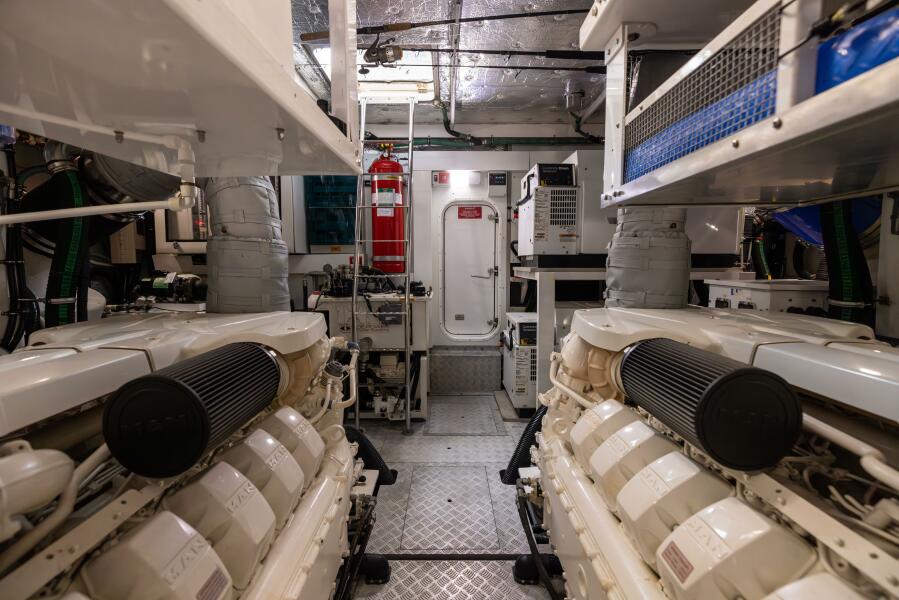 76' 2019 Sunseeker 76