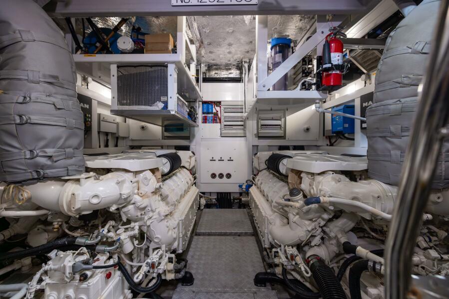 76' 2019 Sunseeker 76