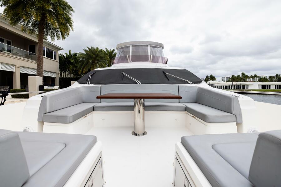 76' 2019 Sunseeker 76