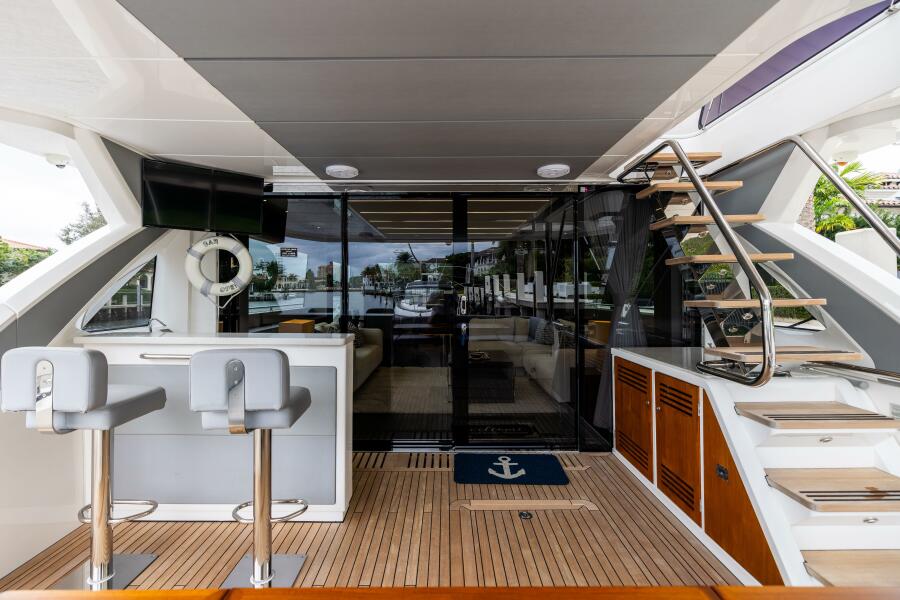 76' 2019 Sunseeker 76