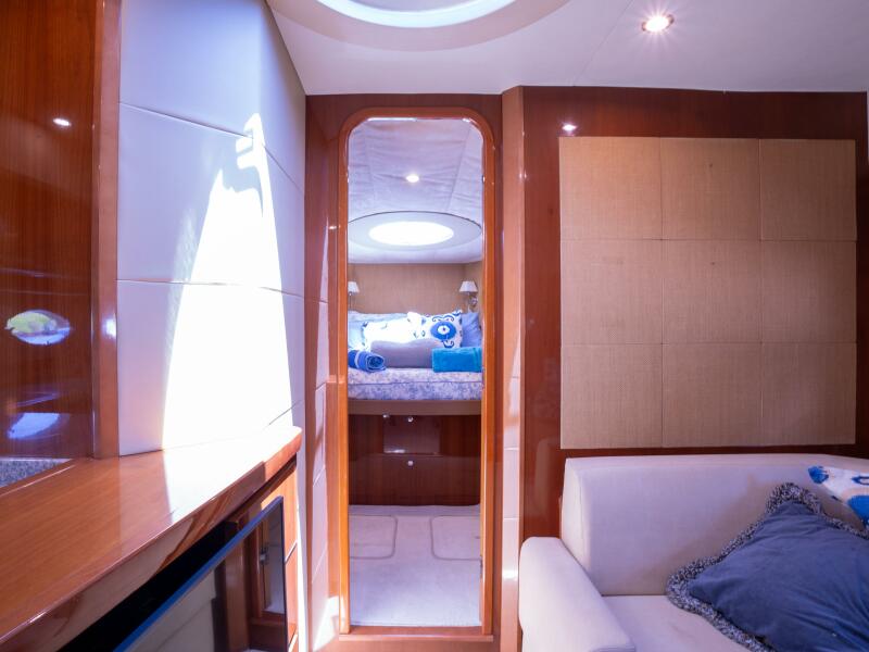 53' 2008 Princess V53
