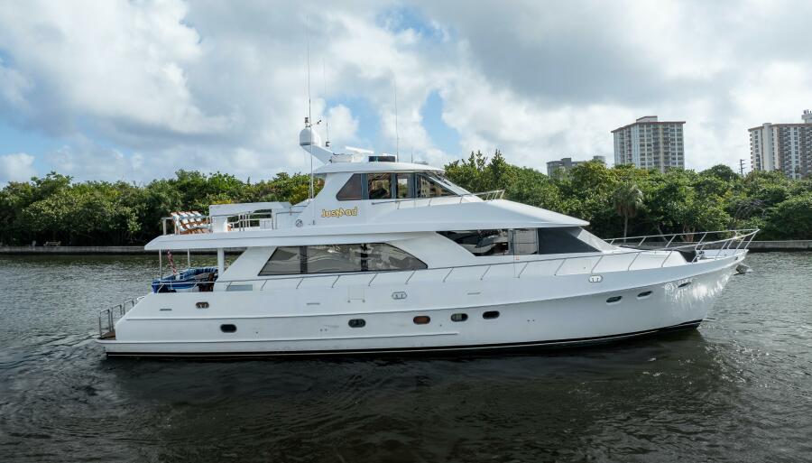 80' 2005 Ocean Alexander 