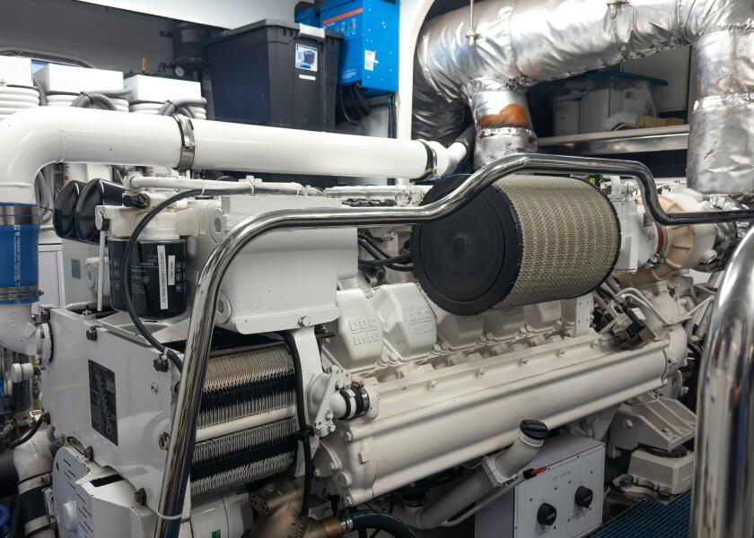 80' 2005 Ocean Alexander 