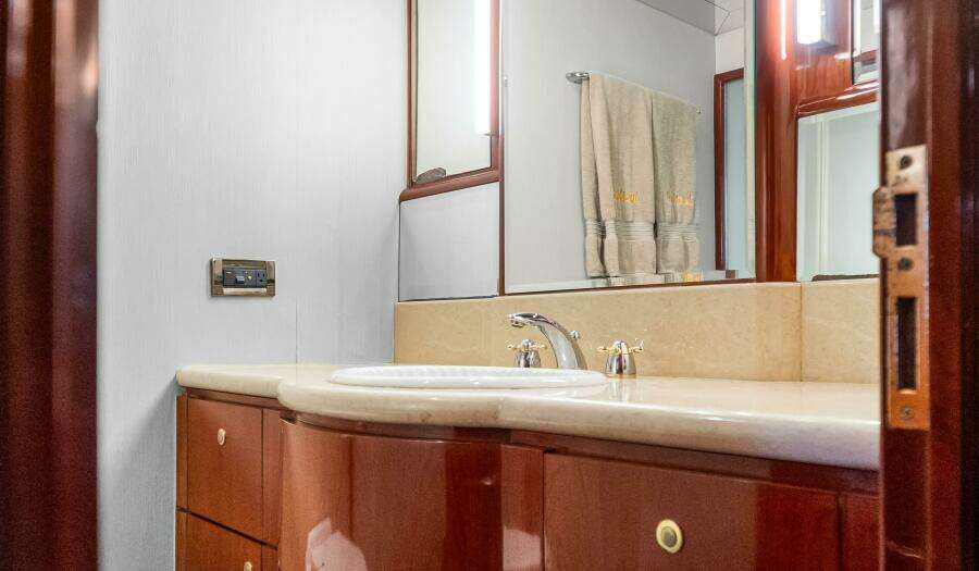 JusMad 80ft Ocean Alexander Yacht For Sale