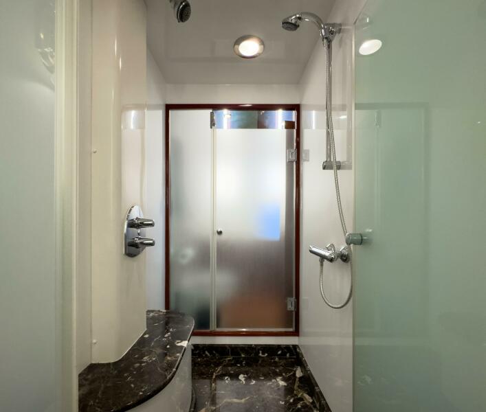 80' 2005 Ocean Alexander 