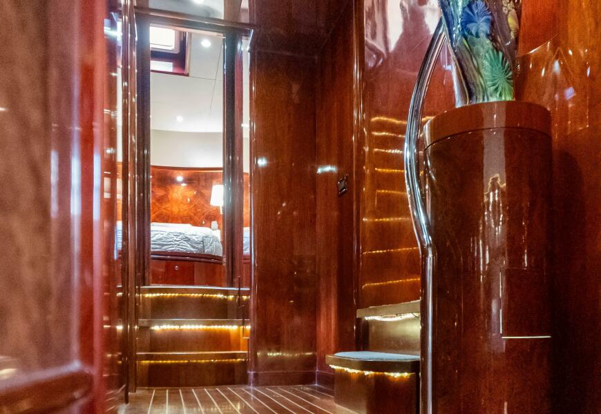 80' 2005 Ocean Alexander 