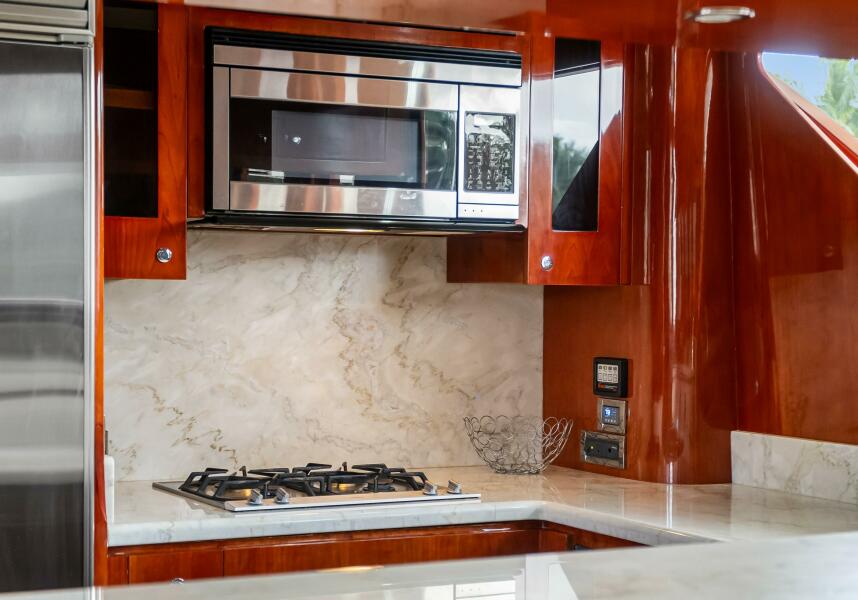 80' 2005 Ocean Alexander 