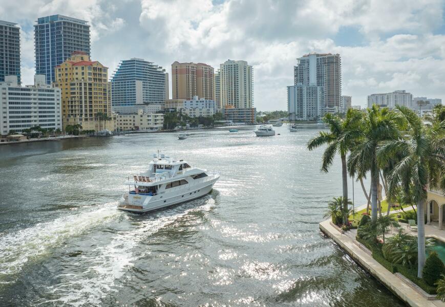 80' 2005 Ocean Alexander 