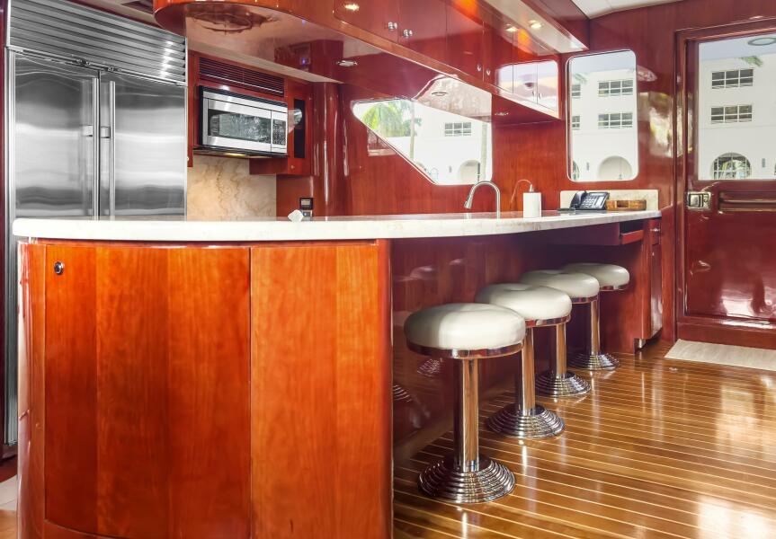 80' 2005 Ocean Alexander 