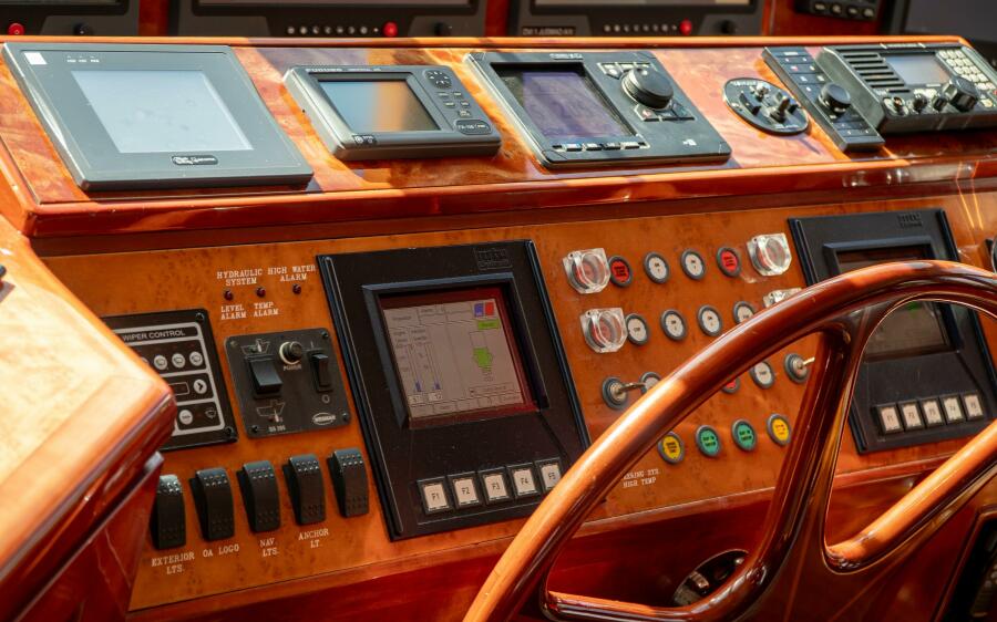 80' 2005 Ocean Alexander 