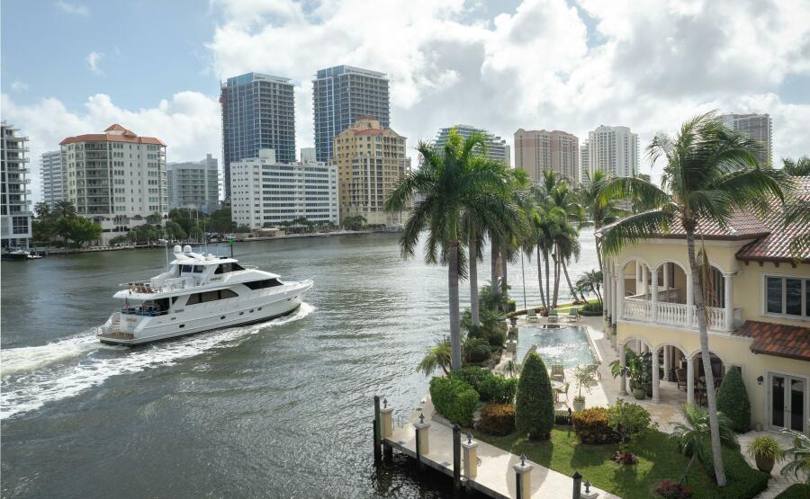 80' 2005 Ocean Alexander 