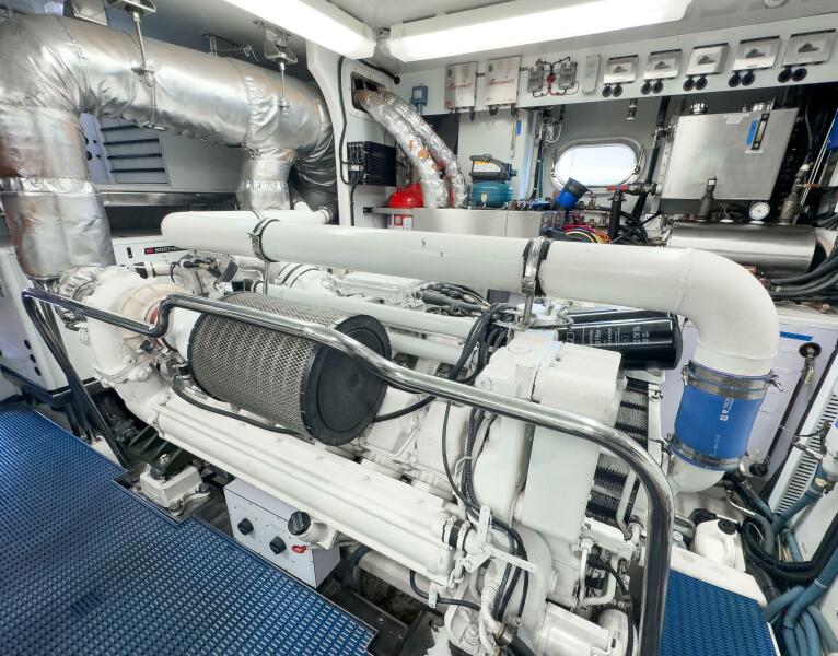 80' 2005 Ocean Alexander 