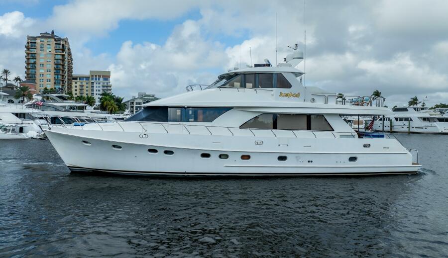 80' 2005 Ocean Alexander 