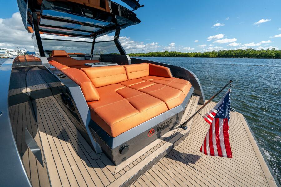 45' 2022 Vanquish Yachts VQ45