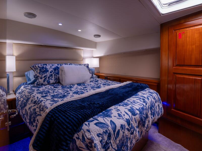 58' 1998 Viking 58 Convertible